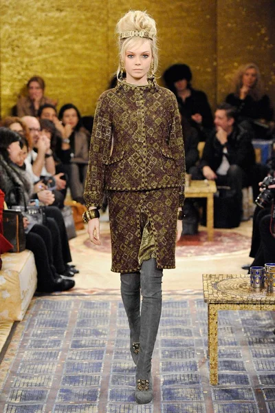 Look 30